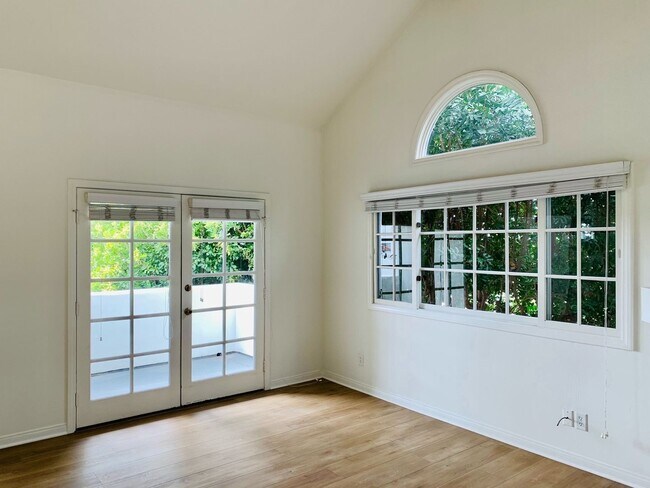 Building Photo - SCH157