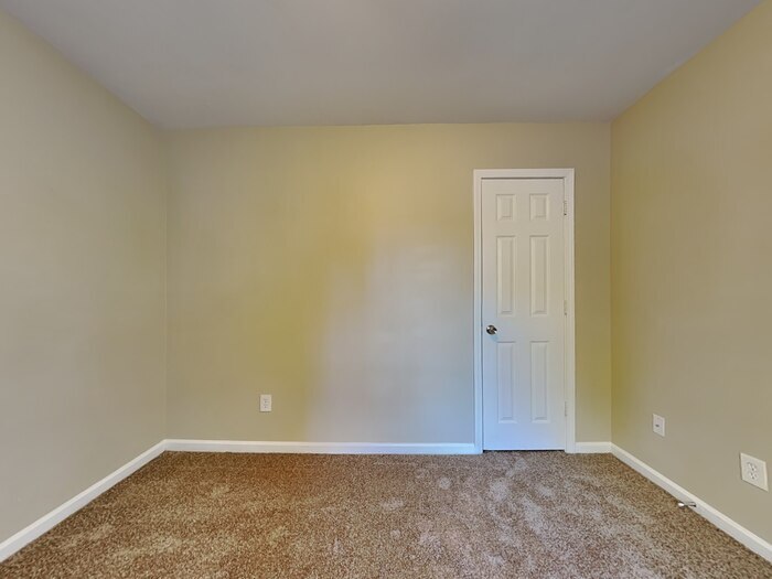 Building Photo - 2312 Juniper Dr