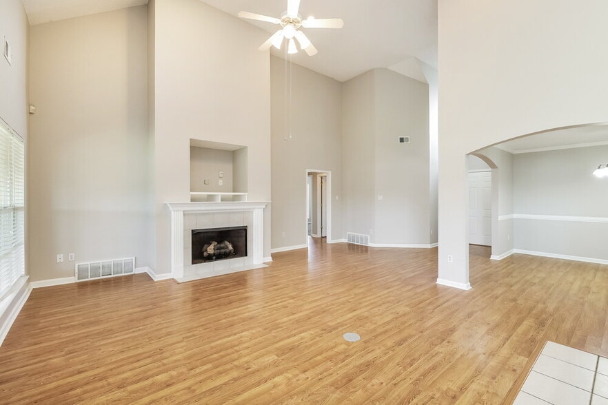 Building Photo - 2848 Rutherford Dr
