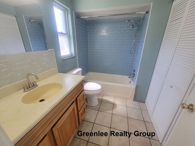 Building Photo - Cute 1/1 Apartment with Tile Floors & Private Patio!!