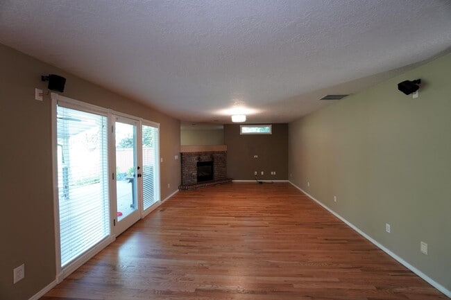 Building Photo - 2747 E Migratory Dr