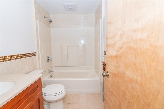 Building Photo - 137 A Kingstown Rd