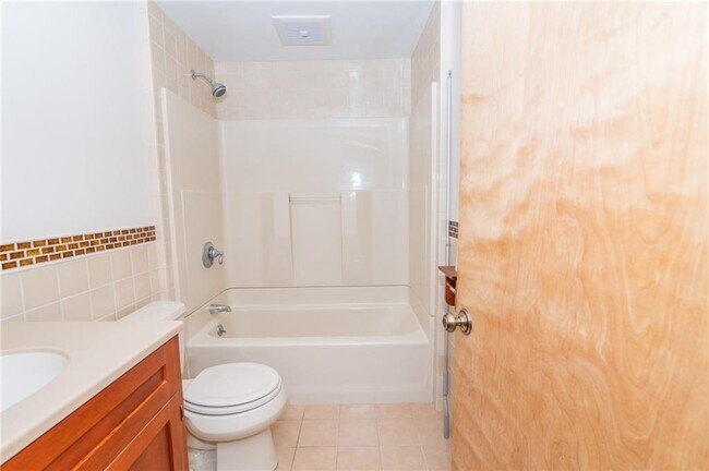 Building Photo - 137A Kingstown Rd