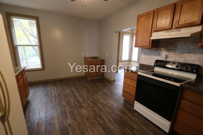 Building Photo - 2 Bedroom 2 Bath House