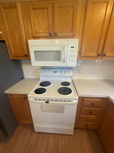 Building Photo - 1561 Maryan Ave