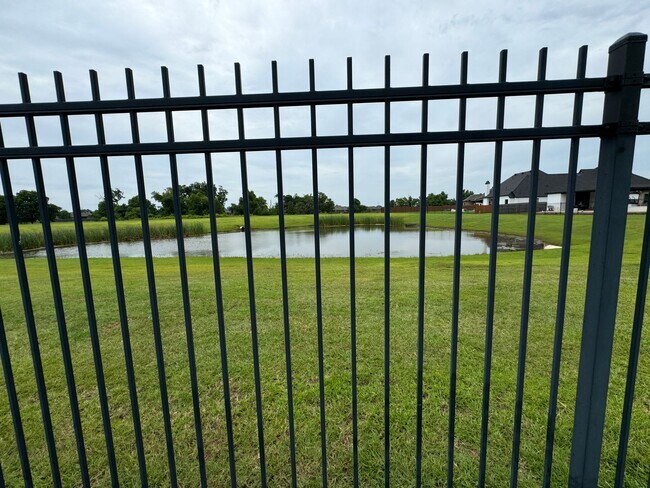 Building Photo - 629 Dumaine Dr