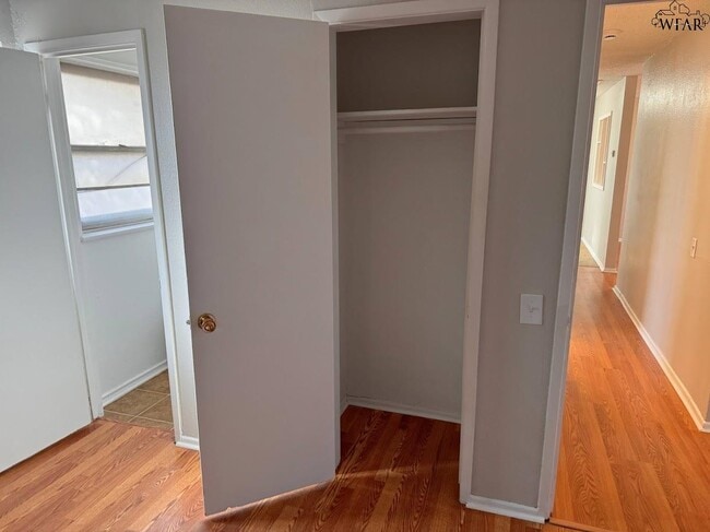 Building Photo - 1813 Westcliff Dr