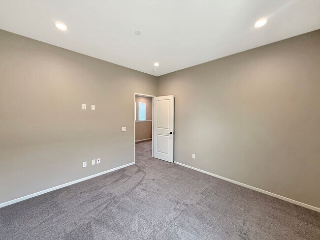 Building Photo - Charming 4BR/3BA Two-Story house with Atta...