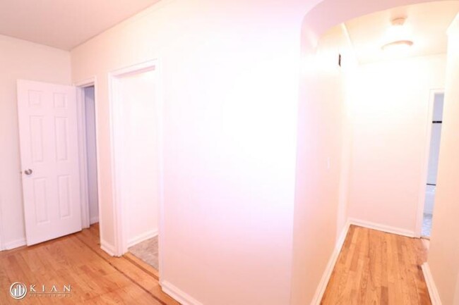 Building Photo - 1 bedroom in REGO PARK NY 11374