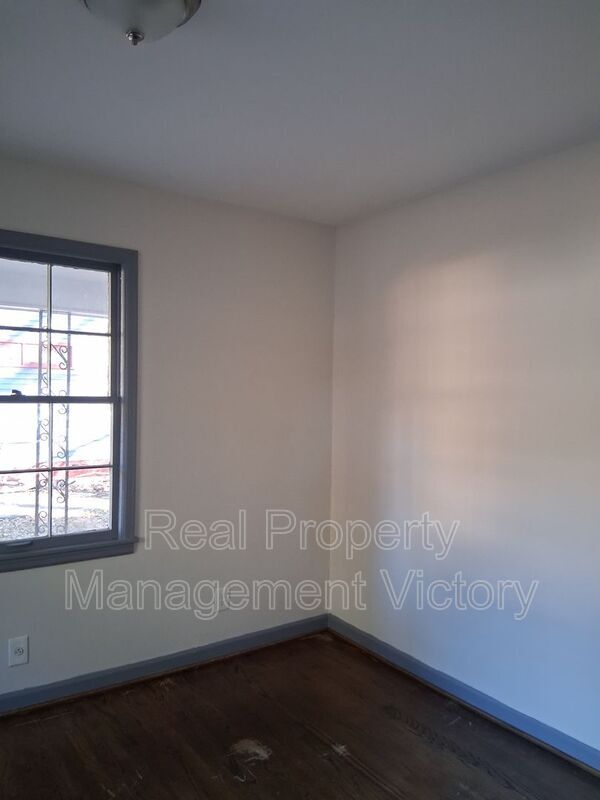 Building Photo - 213 Rose Dr