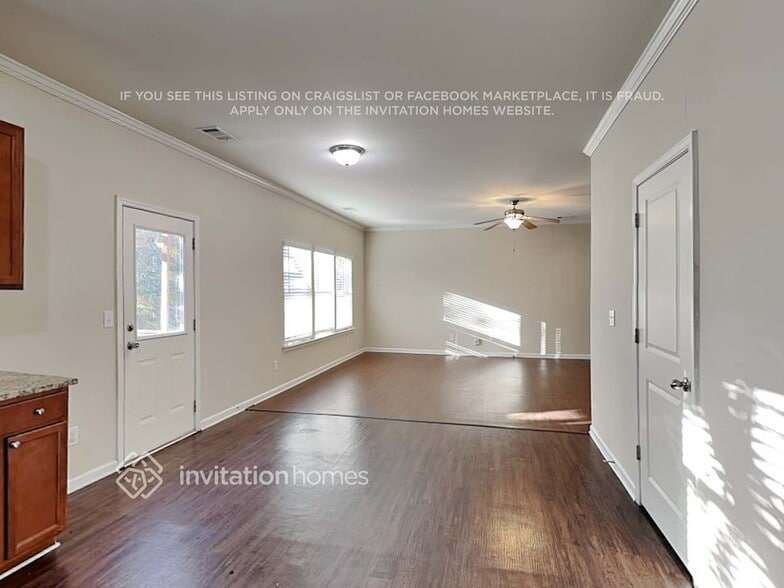 Building Photo - 3479 Village Park Ln SW