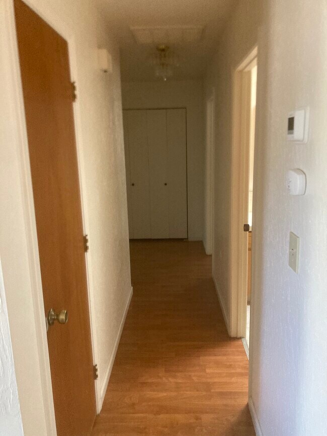 Building Photo - 960 Arrowhead Dr