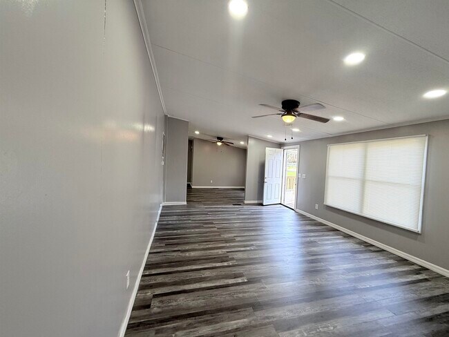 Building Photo - 5050 Box Wood Ct