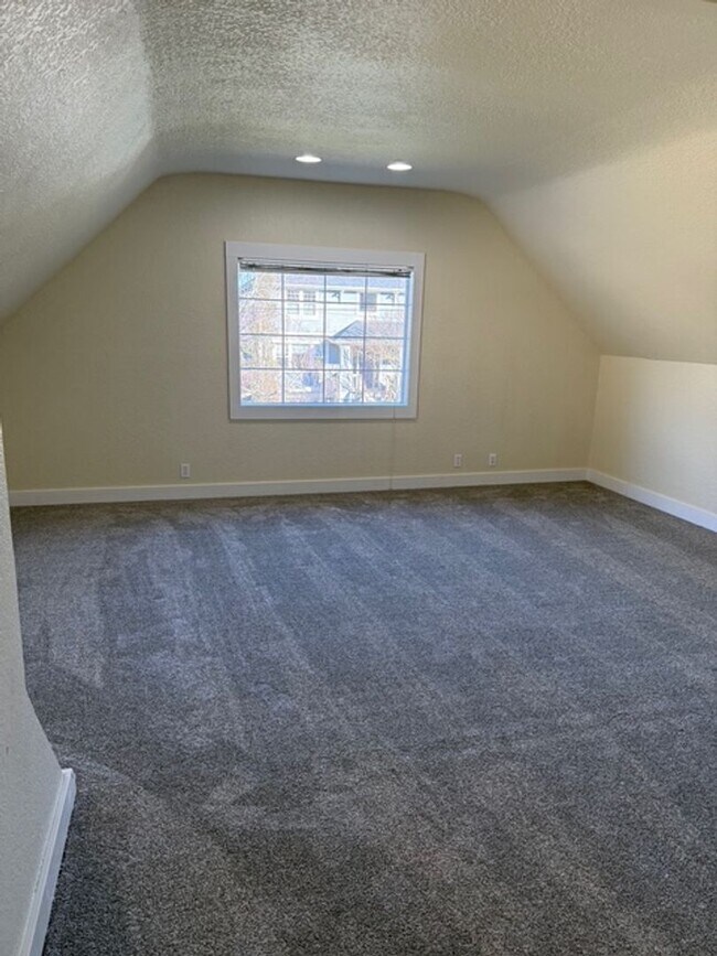 Building Photo - 600B00