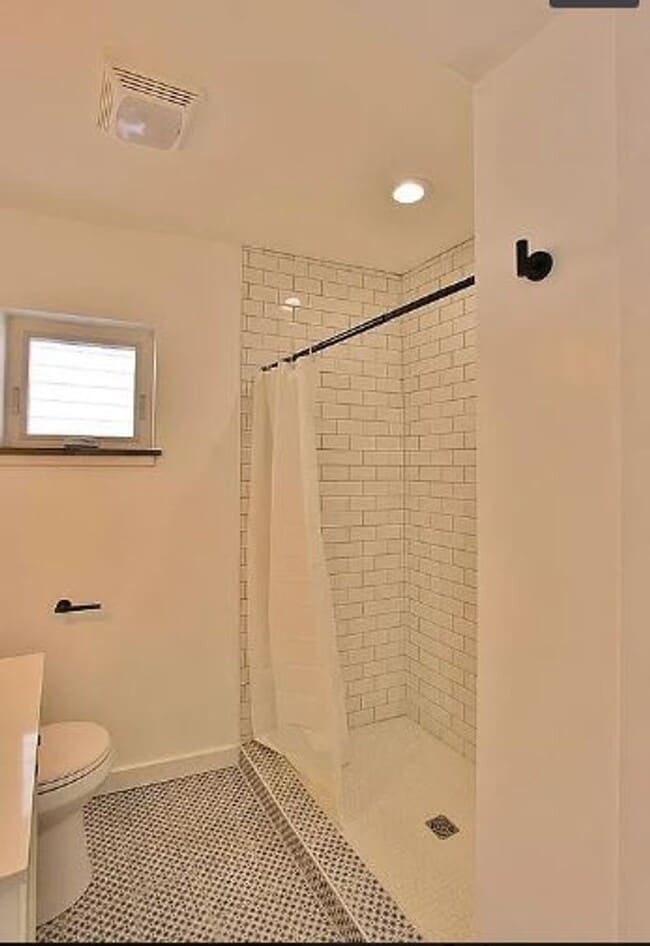 Building Photo - Style, comfort, & convenience---perfectly packaged!