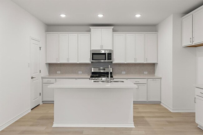 Building Photo - 307 Flowers Ave