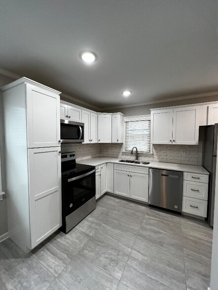 Building Photo - 107 River Heights Dr