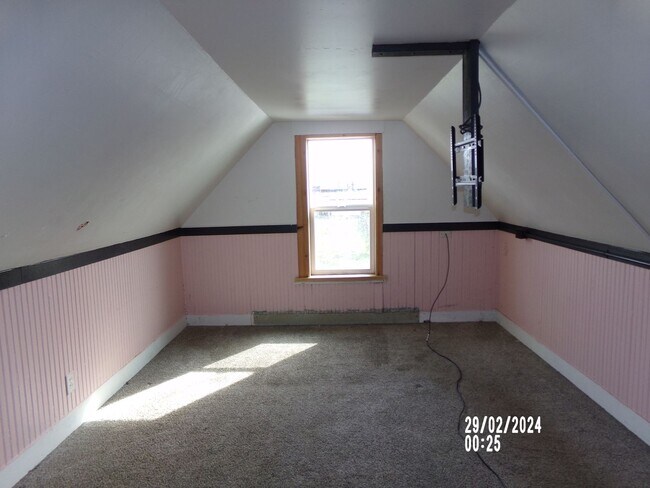 Building Photo - 4bd 1ba Home