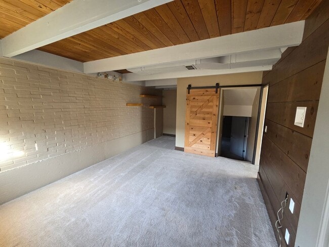 Building Photo - 3Bedroom, 2.5 Bath Mid Century Modern Home...