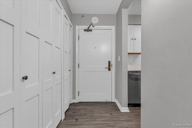 Building Photo - 411 S Old Woodward Ave