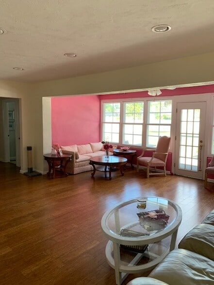 Building Photo - 7353 Phillips St