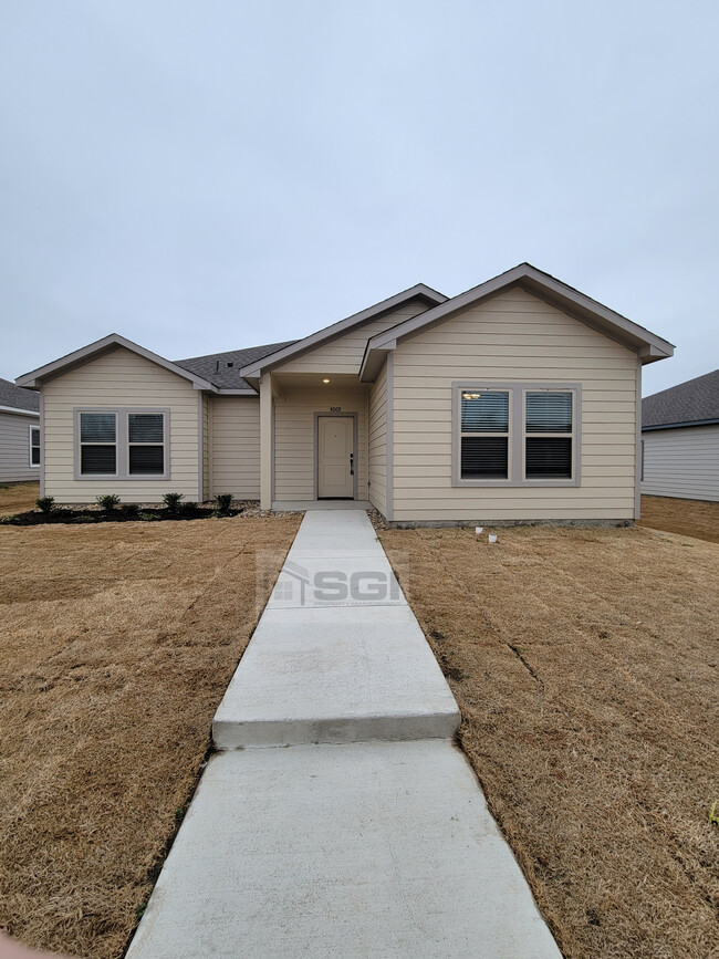 Building Photo - Fantastic 3 bedroom home, ready for move in