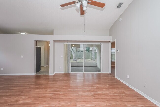 Building Photo - 1127 Hardwood Dr