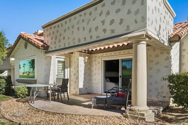 Building Photo - 269 Vista Royale Cir W