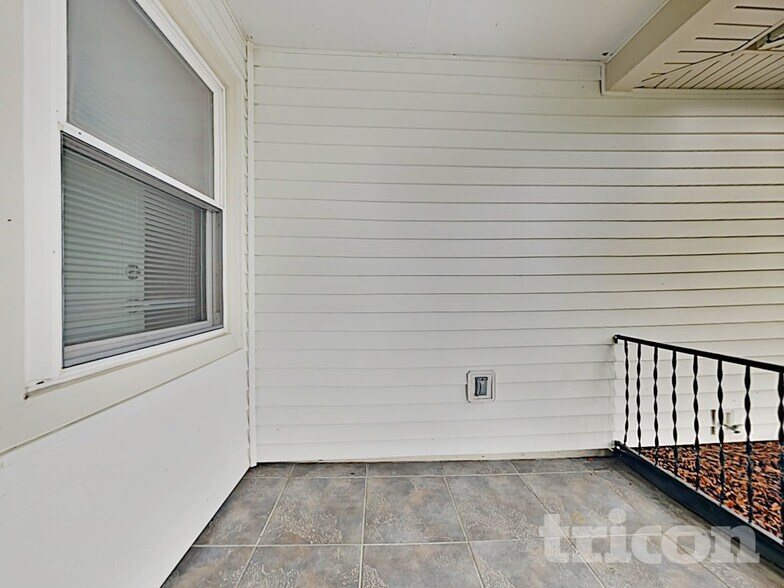 Building Photo - 7548 Allspice Cir S