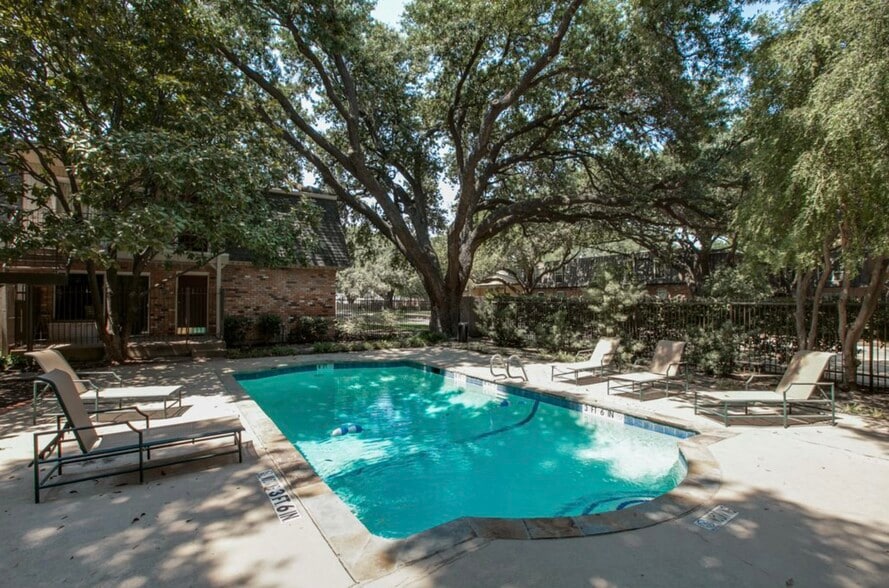 Building Photo - 5214 Fleetwood Oaks Ave