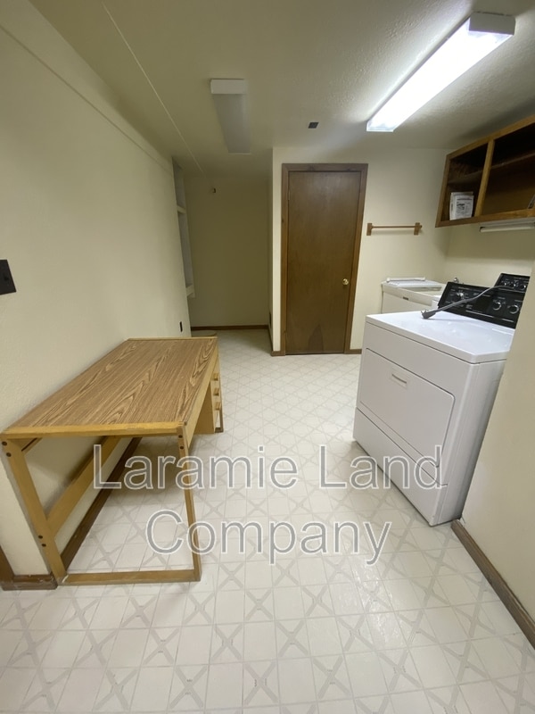 Building Photo - 2664 W Jefferson St