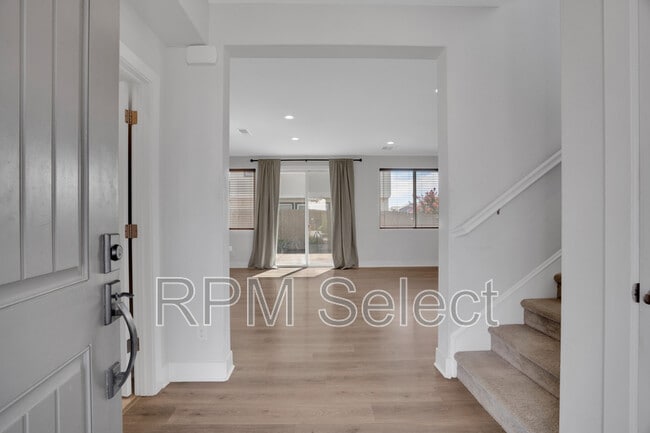 Building Photo - 567 Datura Dr