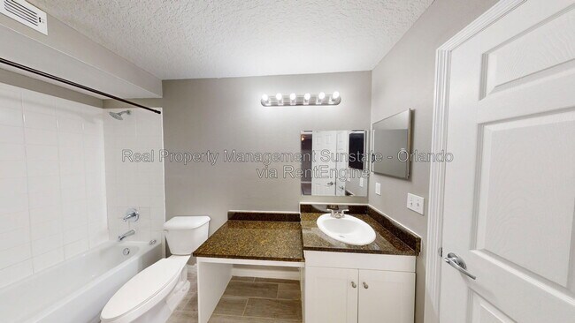 Building Photo - 2224 Fan Palm Dr