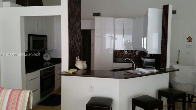 Building Photo - 10136 NW 43rd Terrace