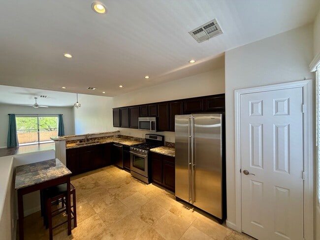 Building Photo - Close to shopping and easy access to Freeway!!!