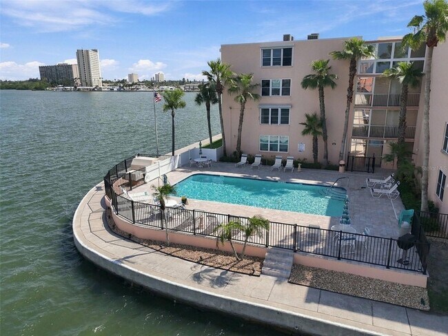 Building Photo - 7625 Sun Island Dr S
