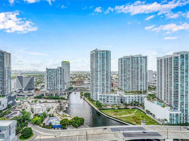 Building Photo - 90 SW 3rd St