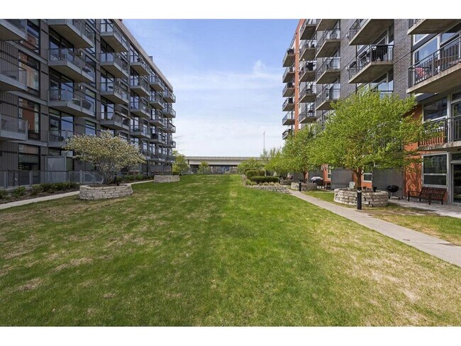 Building Photo - 730 N 4th St