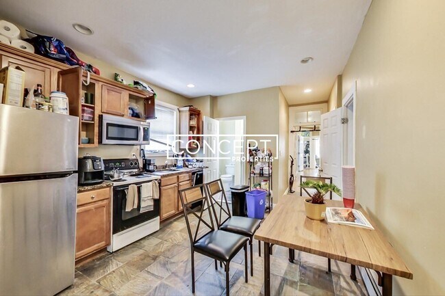 Building Photo - 47A Hillside St