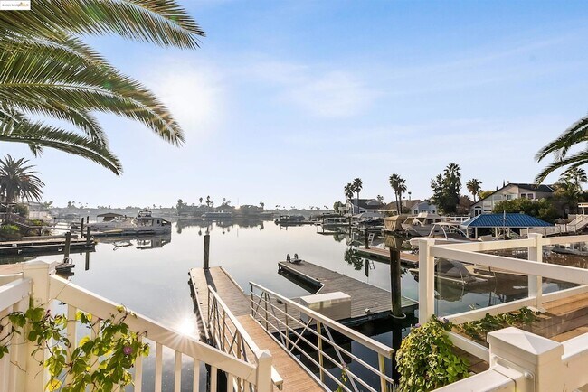 Building Photo - 4730 Spinnaker Way