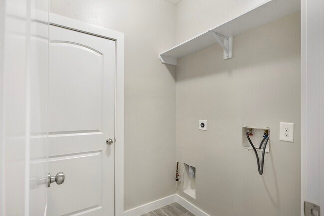 Building Photo - 28243 Chalet Park Dr