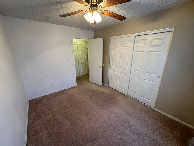 Building Photo - Centrally Located 2 Bed 1 Bath Condo in Colorado Springs!!