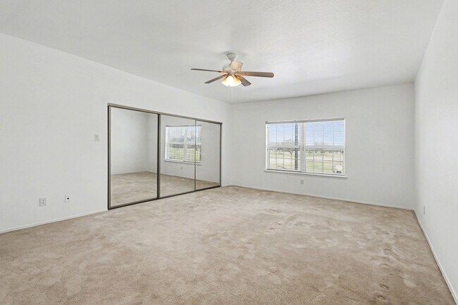 Building Photo - 600 Wilcrest Dr