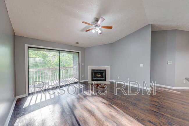 Building Photo - 4470 Village Ln
