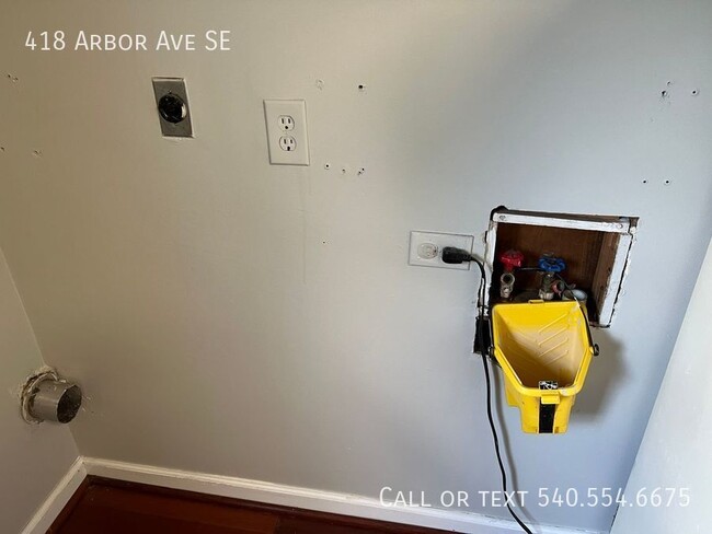 Building Photo - 418 Arbor Ave SE