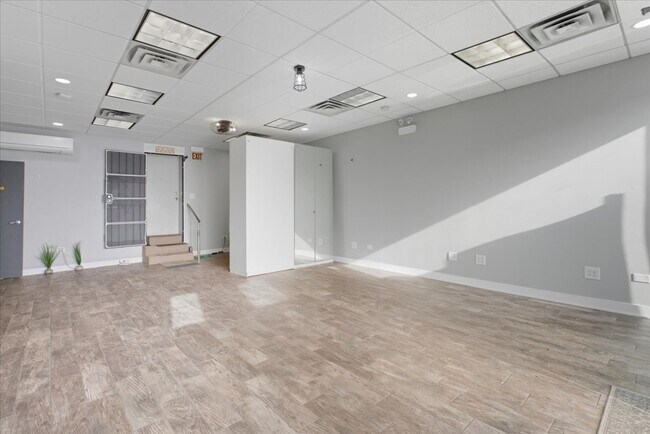 Building Photo - 1338 W Irving Park Rd