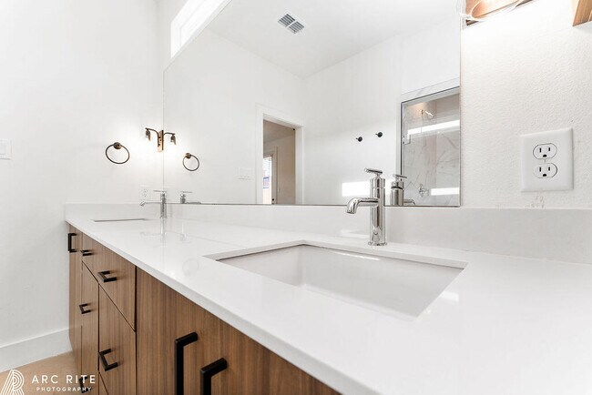 Building Photo - 4509 22nd Pl