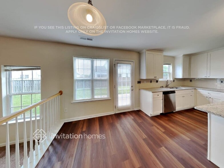 Building Photo - 121 Saye Pl