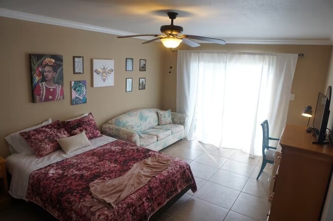 Building Photo - 14 53rd St SE