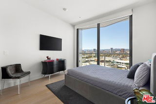 Building Photo - 211 Elm Ct